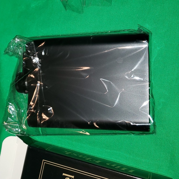 5 Stainless Steel Hip Flasks with 5 Steel Funnels New In Box - Picture 3 of 7